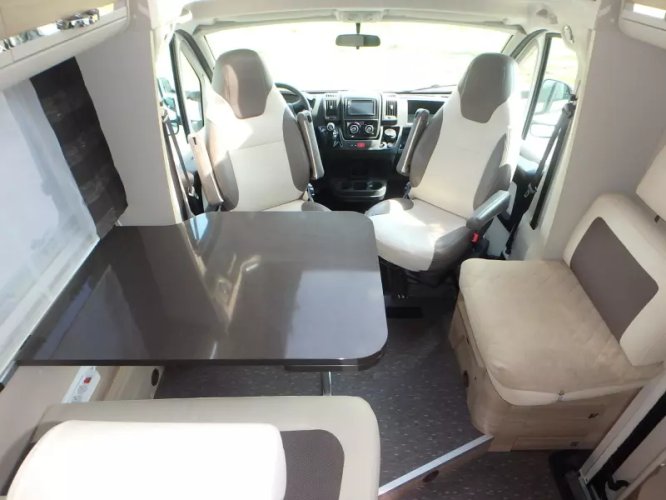 Adria Matrix Axess 670 SC EILANDBEN MET HEFBED  foto: 12