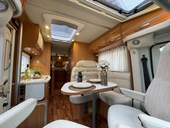 Hymer Exsis T588 AUTOMAAT ENKELE BEDDEN LUCHTVERING DAKAIRCO foto: 14