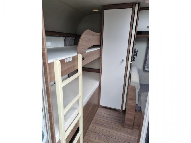 Knaus Sport Silver Selection 540 FDK Stapelbed-Voortent-Luifel  foto: 5