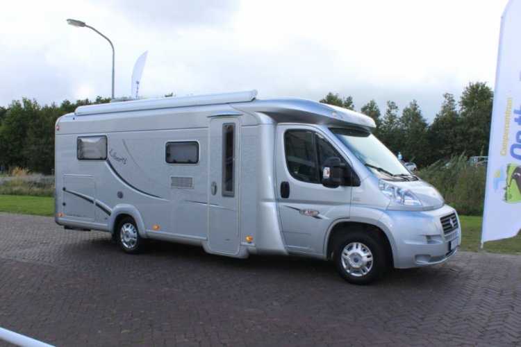 LMC TI 6600  2.3 MultiJ 130 PK. Half-integraal,  Motor /  Dak-airco,  Enkele-bedden, Trekhaak, Luchtvering, Fietsendrager elektr. fietsen Aut. schotel / Tv, Bj. 2008 Marum Groningen