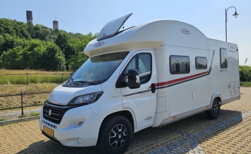 LMC 4 pers. Rent a LMC motorhome in Venlo? From € 99 pd - Goboony photo: 0