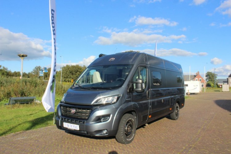 Mooveo Van 63 EB  Fiat Bus-camper, Motor -airco, Halve-dinette,  2 Draaistoelen, Enkele-bedden, Bj. 2019 Marum (Groningen) hoofdfoto: 1