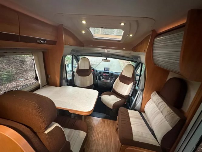 Adria Coral S 690 SP Queensbed 62000 km 2010  foto: 6