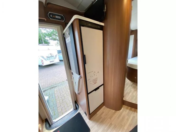 LMC Breezer 727 G Queensbed Hefbed 63000 km  foto: 12