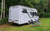 Adria Mobil 3 pers. Vous souhaitez louer un camping-car Adria Mobil à Hoogeveen ? A partir de 152 € par jour - Goboony photo : 1