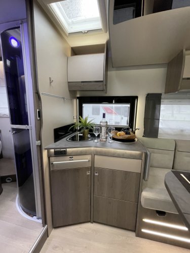 Chausson Titanium 708 AUTOMAAT QUEENSBED+HEFBED LUCHTVERING foto: 6