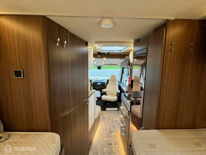 Hymer B580 MC Automaat Enkele Bedden Hefbed Silverline XXL Garage foto: 16