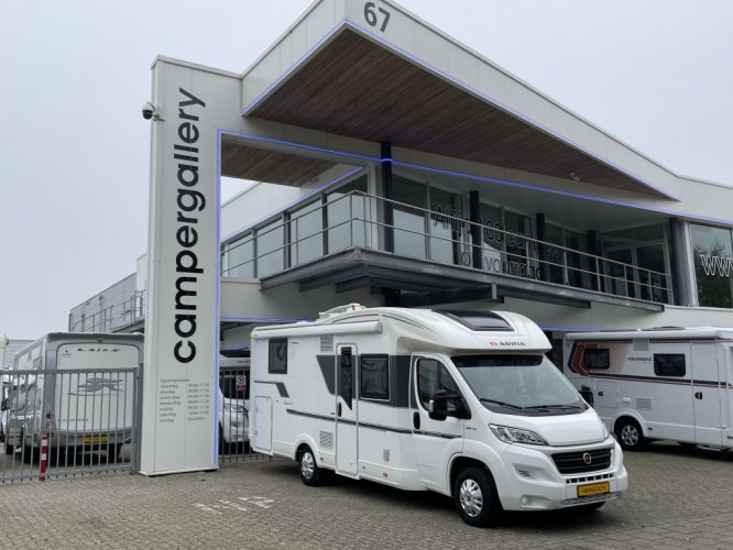 Adria Matrix Plus 670 QUEENSBED+HEFBED LUCHTVERING DAKAIRCO