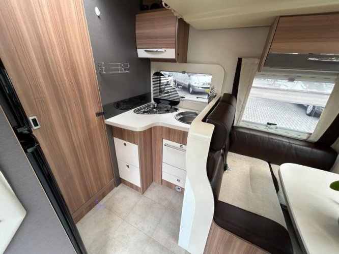 Chausson Flash 718 EB queensbed/hefbed/2015  foto: 12