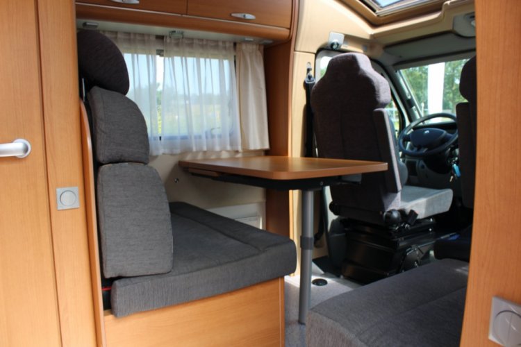 Knaus Sun Ti 700 Meg, Dwarsbed, Garage, Draaibare voorstoelen, Halve dinette, zit bank,. Bj. 2008 Marum (Groningen) foto: 11