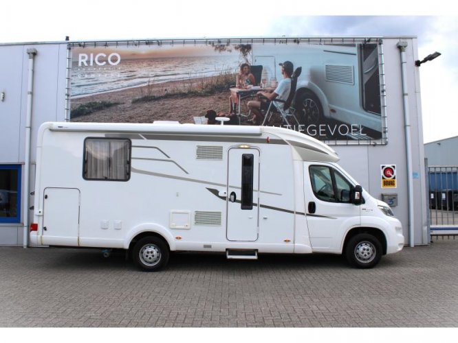 Hymer T698 CL Queenstbed / Hefbed  foto: 1