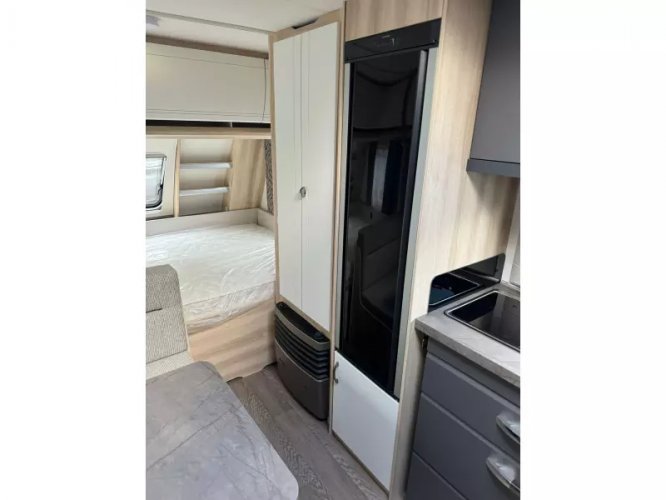 Hobby De Luxe 490 KMF 2025 | Stapelbed  foto: 12