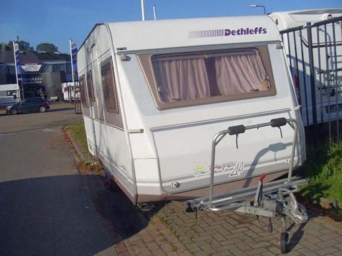 Dethleffs Camper 420 Licht gewicht caravan 810  hoofdfoto: 1