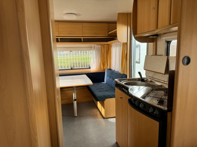 Dethleffs Camper 440 DB, VOORTENT foto: 9