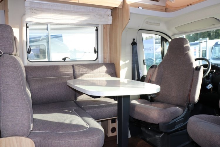 Hymer T 678 CL 60 jaren editie maxi chassis AUTOMAAT 150 pk enkele bedden + hefbed (56  foto: 34