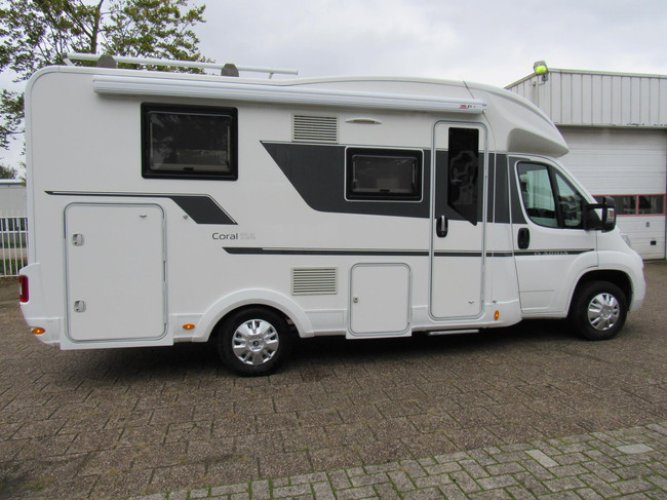 Adria Coral 600 sc Queensbed Groot Panodak 162PK bj2019 foto: 23