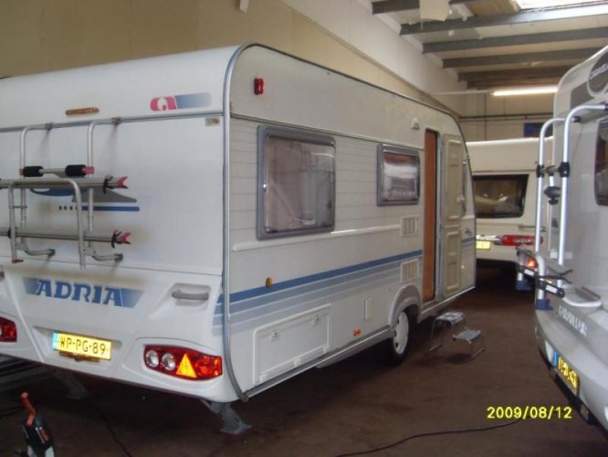 Adria Adora 512 UL 2 aparte bedden 