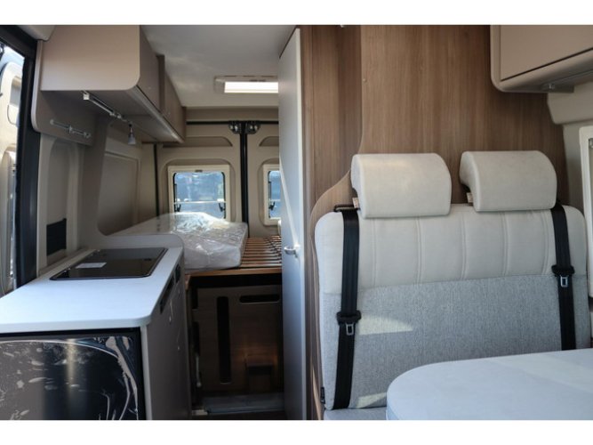 Carado CV640 Pro 2.2 Mulitjet 140pk | Lengtebedden | Thule Luifel | Uit voorraad leverbaar| foto: 8