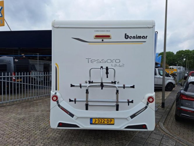 Benimar Tessoro 442 - VASTBED+HEFBED 5PERS 