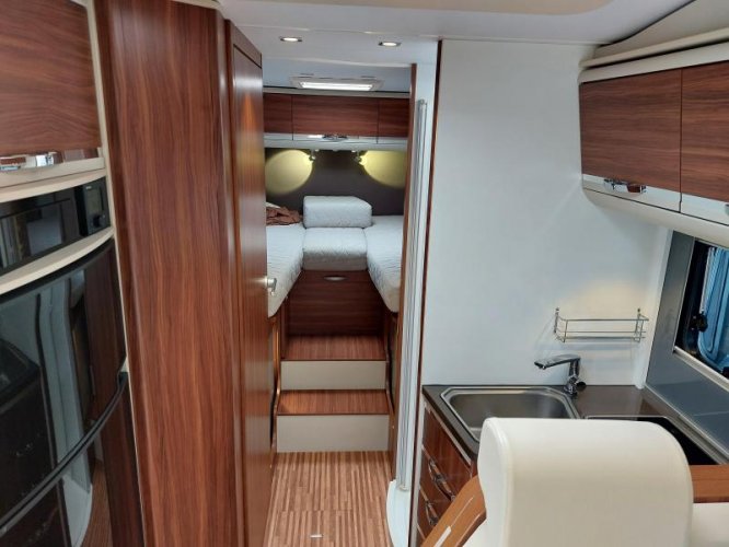 Adria Matrix Supreme 670 SL - lengtebedden + hefbed  foto: 12