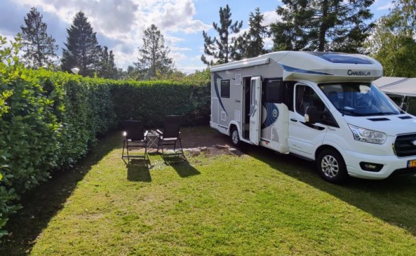 Chausson 4 pers. Rent a Chausson camper in Krimpen aan den IJssel? From € 133 pd - Goboony photo: 1