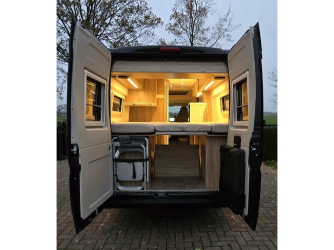 Hymer Yellowstone 640 * 9G automaat * lengtebedden * hefdak foto: 19