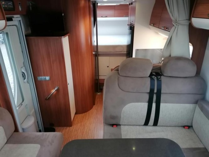 Adria Matrix 680 SP - 5 pers - hefbed  foto: 5