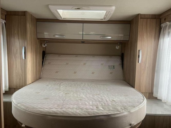 Hymer 698 CL Queensbed & Hefbed  foto: 11