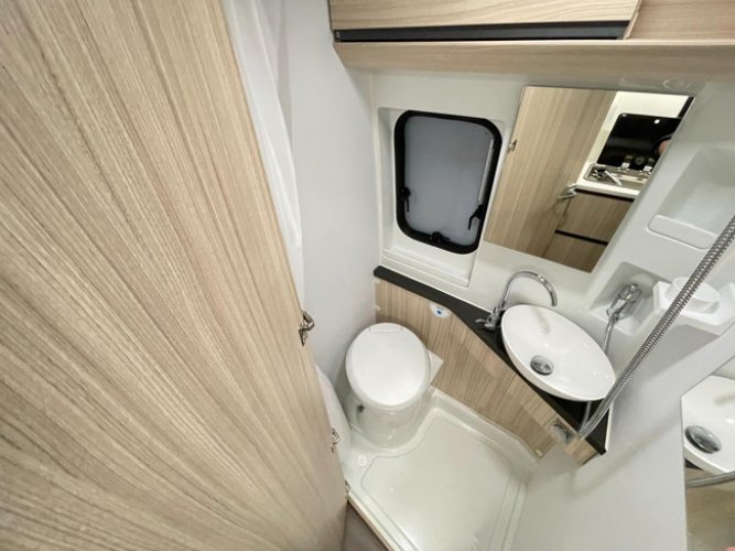 Adria Twin 640 Bouwjaar 2024 Fabrieksgarantie tot 2026 foto: 12