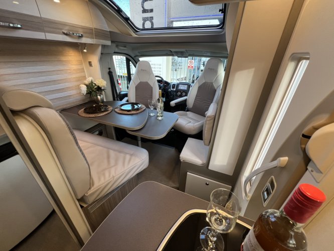 Bürstner Travel Van 620 HARMONY ENKELE BEDDEN ZONNEPANEEL foto: 19