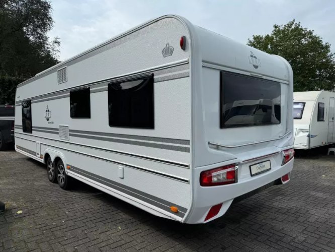 LMC Lord Brillant 700 Queensbed | Airco, Mover 