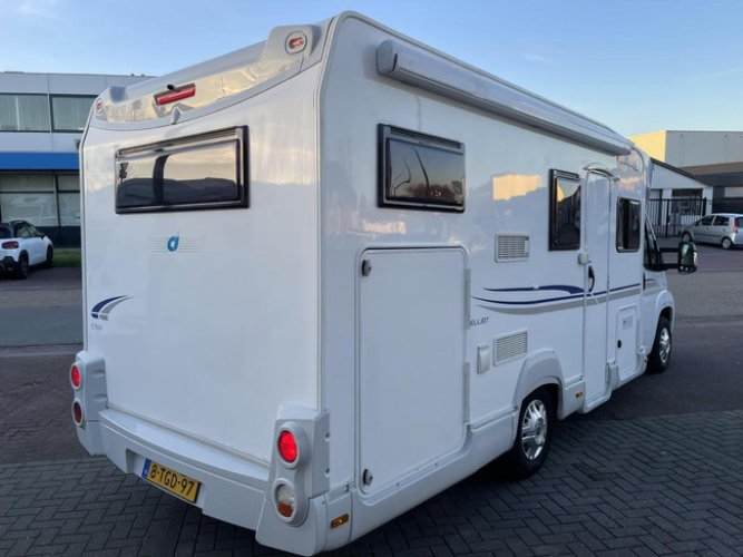 Trigano Elliot 759 P Dwarsbed- Grote Garage