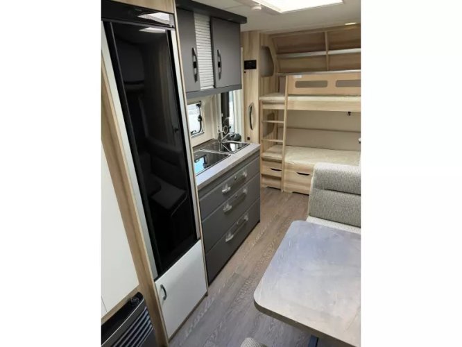 Hobby De Luxe 490 KMF 2025 | Stapelbed  foto: 10