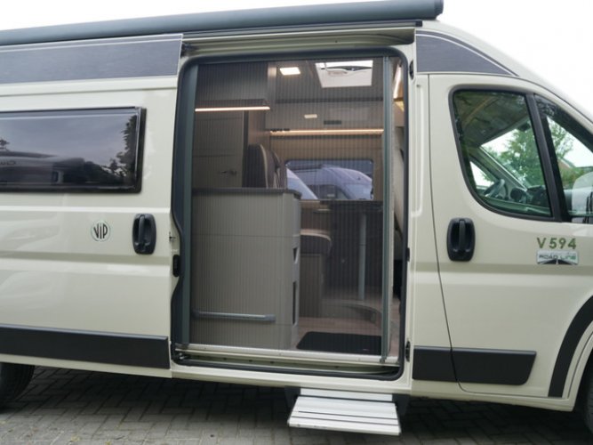 Chausson Twist V594 VIP Road Line, 6 Meter Buscamper, Dwarsbed!! foto: 21