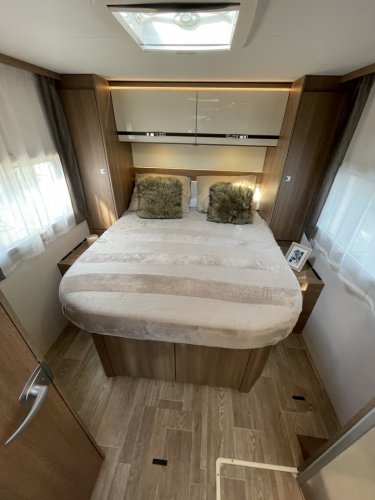 Itineo MB 690 QUEENSBED + HEFBED DAKAIRCO EURO5 6.95M!