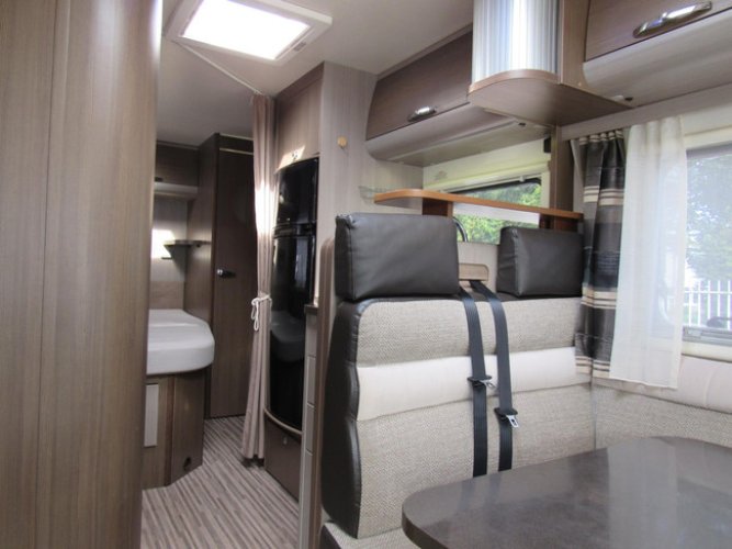 Adria Sonic Axess 600SCT Integraal Queensbed Hefbed type2014 foto: 10