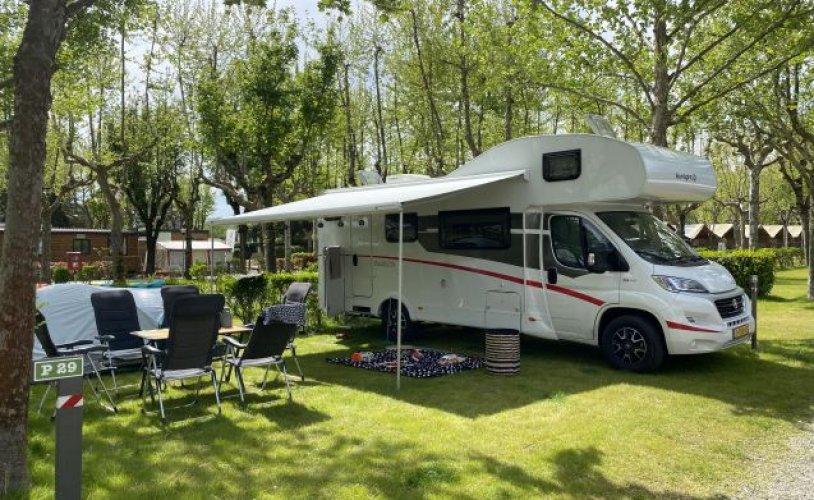 Sunlight 6 pers. Rent a Sunlight camper in Joure? From € 142 pd - Goboony photo: 0