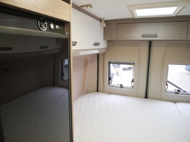 Chausson Twist V594 VIP Road Line, 6 Meter Buscamper, Dwarsbed!! foto: 16