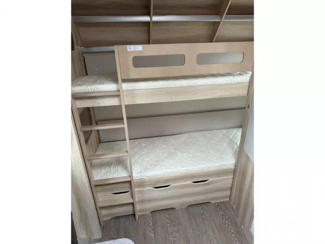 Hobby De Luxe 490 KMF 2025 | Stapelbed  foto: 7