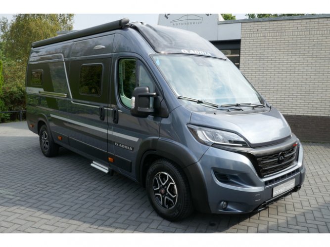 Adria Twin Supreme 640 SGX 180 pk AUTOMAAT 9-Traps Euro6 Fiat Ducato 8 **Lengtebedden in hoogte verstelbaar/4 zitplaatsen/Trekhaak/Lui foto: 6