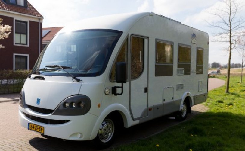 Knaus 4 pers. Rent a Knaus motorhome in Groningen? From €90 pd - Goboony photo: 1