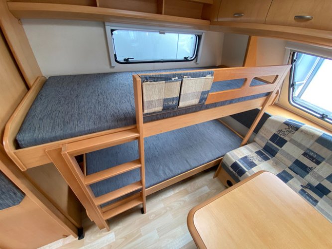 Hobby De Luxe 495 UK STAPELBED INCLUSIEF STALLING foto: 8