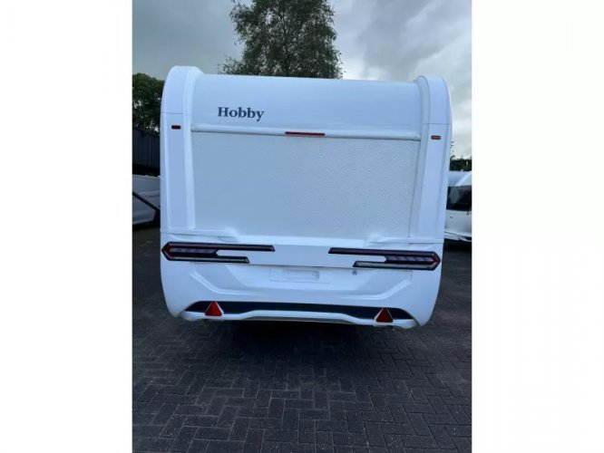 Hobby De Luxe 490 KMF 2025 | Stapelbed 