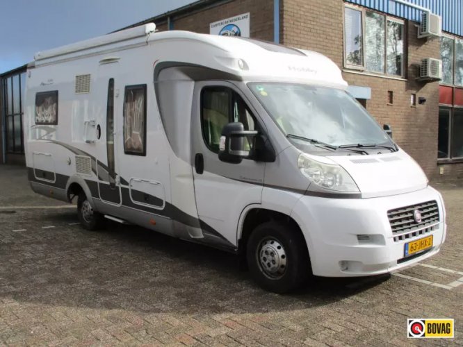 Hobby Exclusive 650 Zeer luxe camper  hoofdfoto: 1