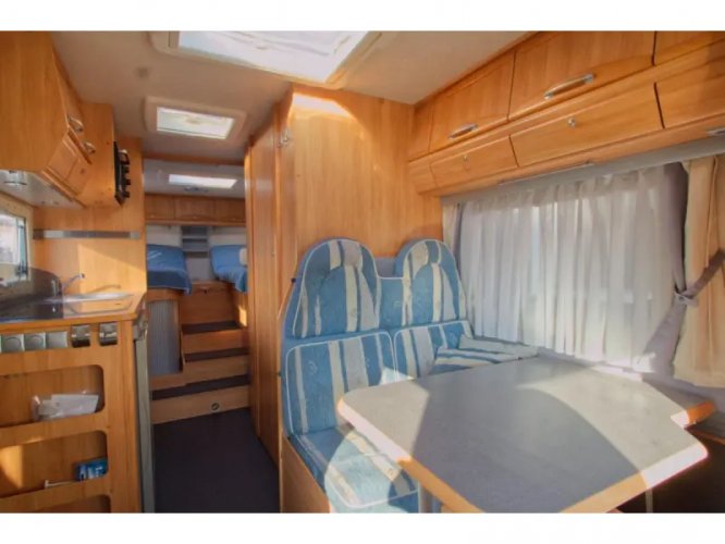 Adria Coral 660 SL halfintegraal camper  foto: 9