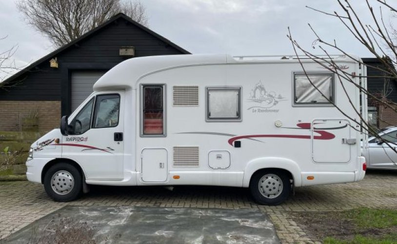 Fiat 3 pers. Rent a Fiat camper in Sint Jacobiparochie? From € 79 pd - Goboony photo: 0