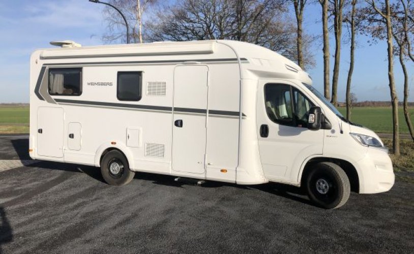 Other 4 pers. Want to rent a Weinsberg Carasuite 700 ME camper in Baarle-Nassau? From € 148 pd - Goboony photo: 1