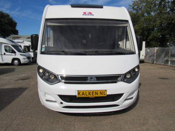 Adria Sonic Axess 600SCT Integraal Queensbed Hefbed type2014 foto: 6