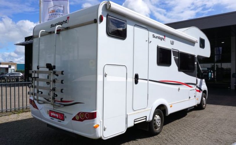 Sunlight 6 pers. Rent a Sunlight camper in Zwolle? From € 103 pd - Goboony photo: 1