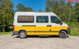 Renault 2 pers. Rent a Renault camper in Urk? From € 75 pd - Goboony photo: 4